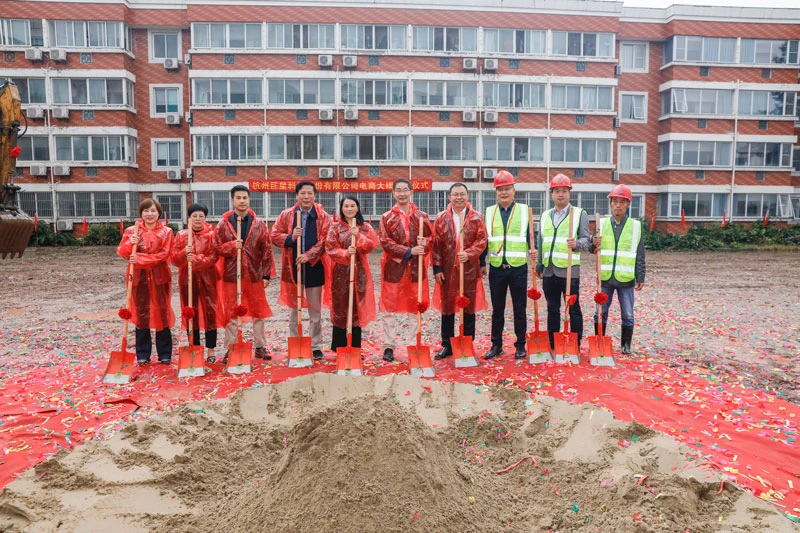 La ceremonia de colocación de la primera piedra del proyecto de renovación de...